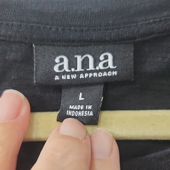 a.n.a Black Short Sleeve Tee with Studded Shoulder Accents Large - Picture 2 of 6